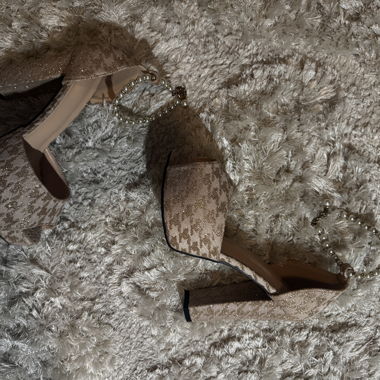 Glitter high heels with pearl strap