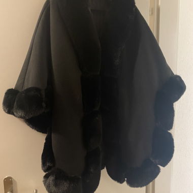 Poncho Cappotto in Pelliccia Sintetica