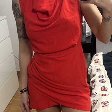 Zara Kleid mit Etikette