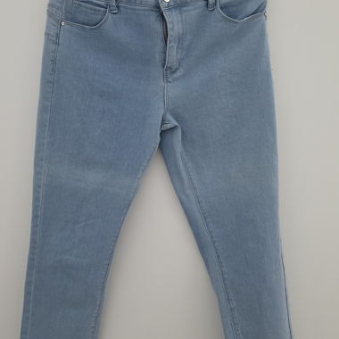 Blaue Capri-Jeans