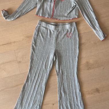 Grey Lounge Two-Piece with “Be kind” Embroidery