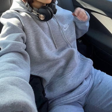 Sweat à capuche Nike gris