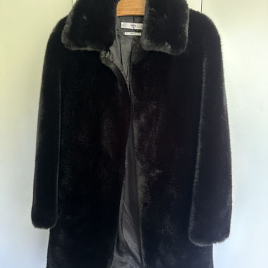 Cappotto in ecopelliccia nero
