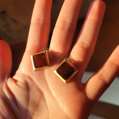 Geometric stud earrings gold brown