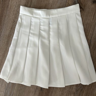 Beautiful white skirt.