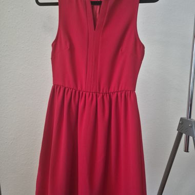 Ärmelloses rotes Everly-Kleid