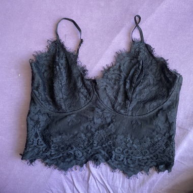 Haut en dentelle noir