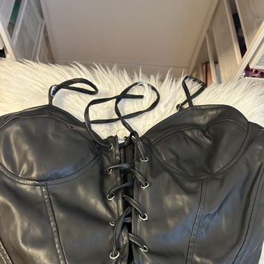Korset Schwarz leder 