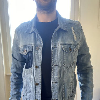 Chevignon Denim Jacket (Men’s size M)