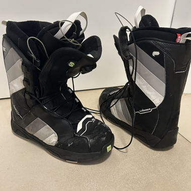Snowboard boots Salomon GR 42 Shipping Included