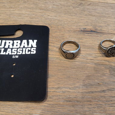 2 anelli di Urban Classics (S/M)