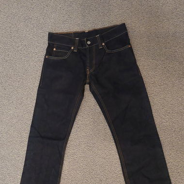 dunkelblaue Levi's Jeans