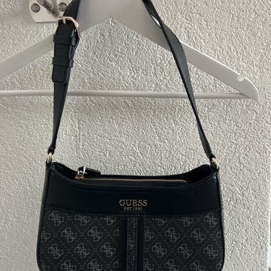 GUESS Shoulder Bag