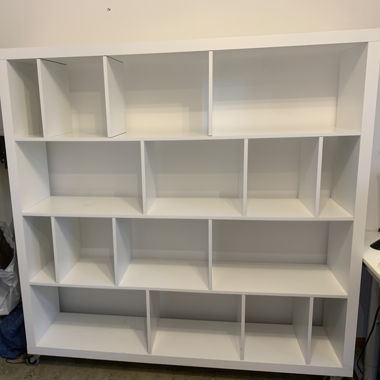 Bücherregal mit Rollen