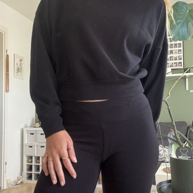 Sweatshirt