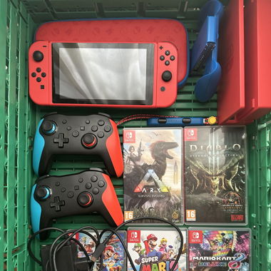 Nitendo SWITCH im SET! + 2 Controller, Games etc.
