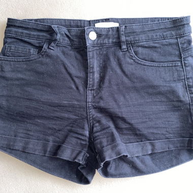 schwarze Shorts