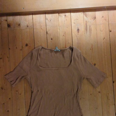 braunes T Shirt