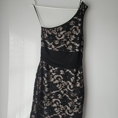 Robe en dentelle noire