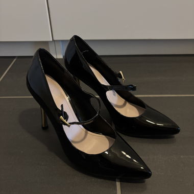 Scarpe Mary Jane in vernice Vince Camuto nere