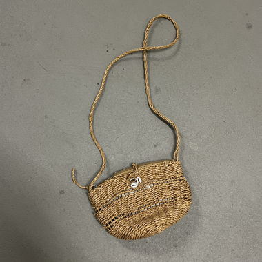 Borsa a tracolla intrecciata in paglia