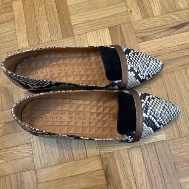 Chie Mihara flats