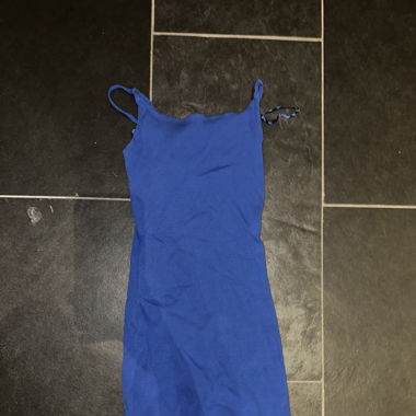 Blaues Minikleid rückenfrei