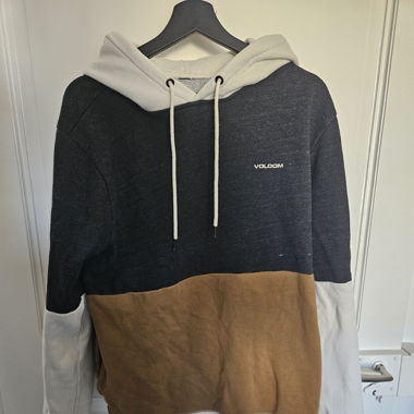 Hoodie volcom L !
