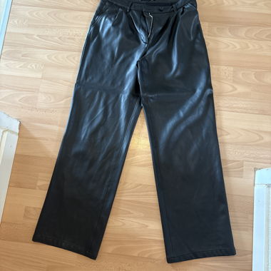 Pantaloni neri in ecopelle