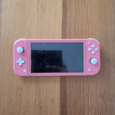 Nintendo Switch Lite in Koralle