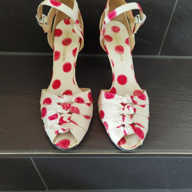 Designer Pumps mit Riemchen von Tsumori Chisato