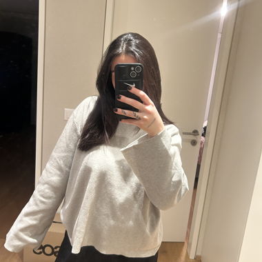 Sweatshirt