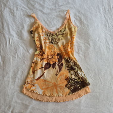 Blumiges Tanktop mit feinen Trägern