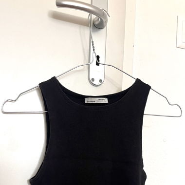 CROP TOP NOIR PULL&BEAR