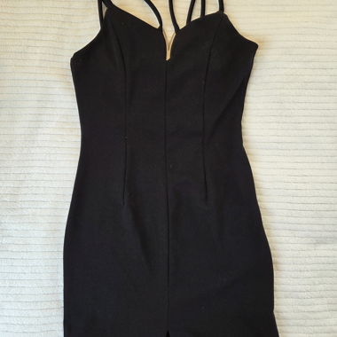 Schwarzes, elegantes, figurbetontes Kleid