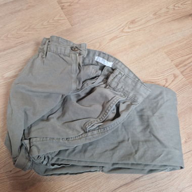 Hose mit Taschen kaki grün 