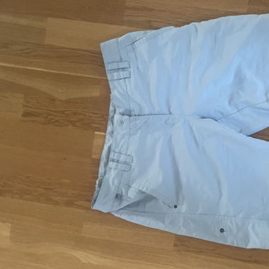 Hellblaue Wanderhosen