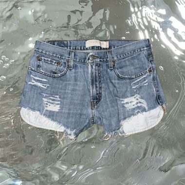 Upgecycelte Jeansshorts Low bis Mid Rise