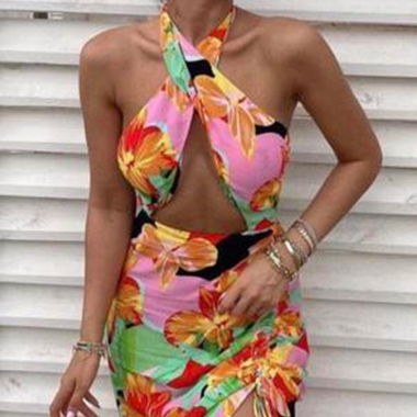 Sommerkleid von Bershka, bunt und figurbetonend