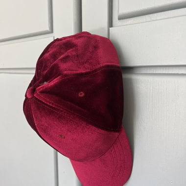 Casquette en velours magenta