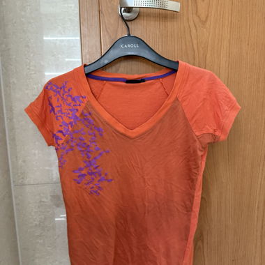T-shirt vintage orange avec des fleurs 