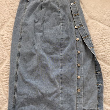 Gonna in denim con bottoni davanti
