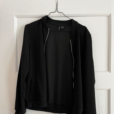 Leichte schwarze Jacke