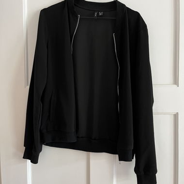 Leichte schwarze Jacke