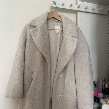 Weisser flausch mantel