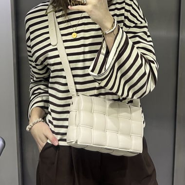 Borsa intrecciata stile Bottega