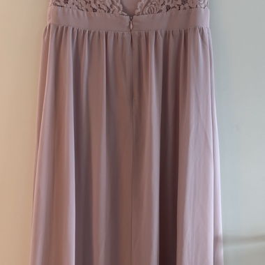 Rosa Abendkleid mit Rückenausschnitt