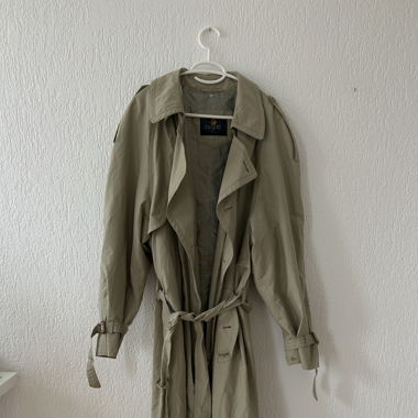 Langer Trenchcoat