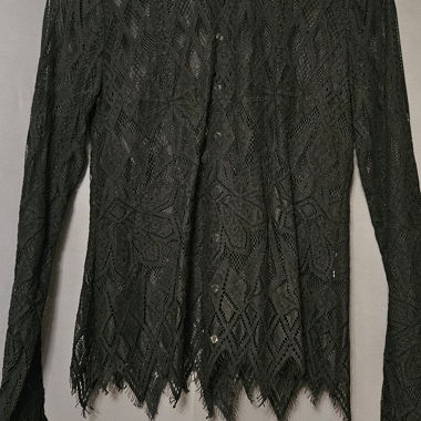 Blouse noire en dentelle