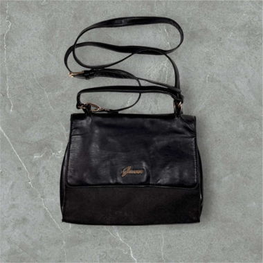beautiful vintage guess bag in black